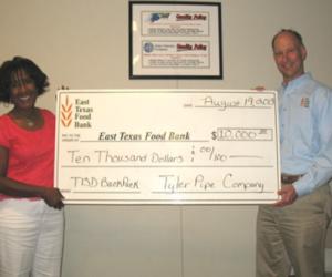 Tyler Pipe fait don de 10 000 $ au programme BackPack de la banque alimentaire de l'est du Texas